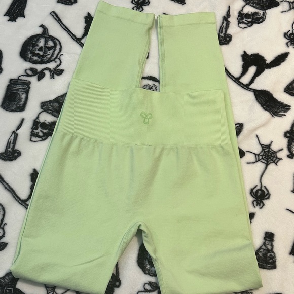 TNA ARTIZIA full length pastel lime leggings. size medium. lightly worn. - Picture 1 of 6